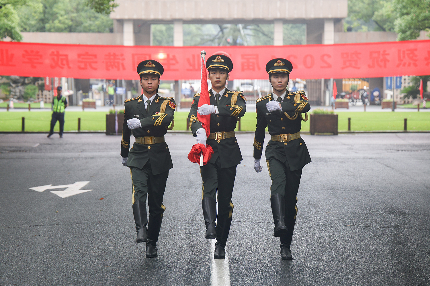 3-1升旗.jpg 3-1升旗.jpg